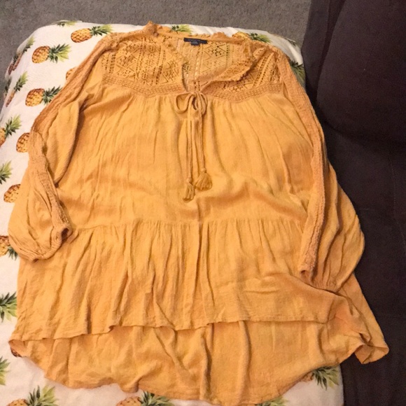 Mustard yellow American Eagle pheasant top - Picture 1 of 4